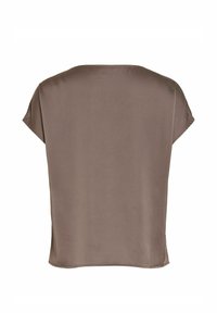 Chemisier en satin taupe à manches courtes, col bateau et coupe ample, vu de dos sur fond blanc.