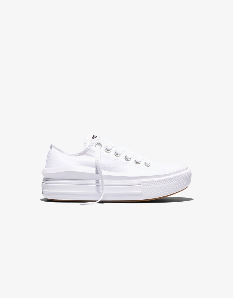 Balti zema profila auduma kedas ar biezu gumijas zoli, metāla acuļiem un vaļēju balti šņorēm uz balta fona