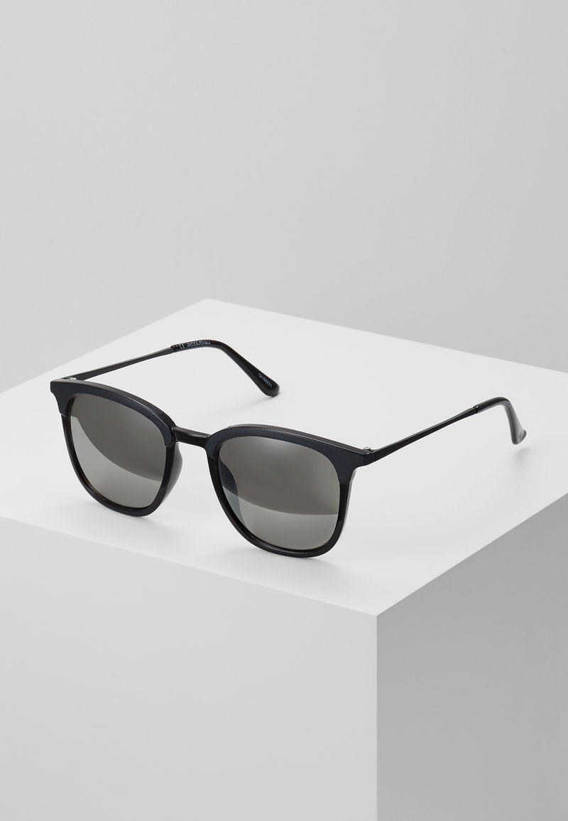 Jack & Jones - JACMAVERICK SUNGLASSES - Zonnebril - black, Vergroten