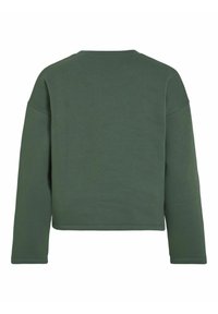 Sudadera recortada de color verde oliva con mangas largas, cuello redondo y un tejido suave y texturizado sin adornos.