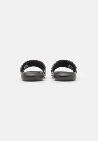 Nike Sportswear VICTORI ONE SLIDE - Baseina iešļūcenes - black/white