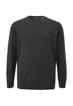 Pull à manches longues gris foncé avec col rond, poignets et ourlet côtelés, petit logo discret sur le côté gauche de la poitrine.