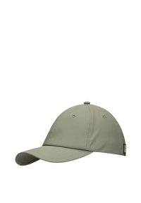 Gorra gris claro hecha de material resistente al agua, con visera curva, detalles de costura y una pequeña etiqueta de marca en el lado.