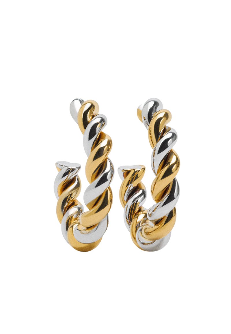 Skręcone kolczyki koła z naprzemiennymi złotymi i srebrnymi odcieniami, o polerowanym wykończeniu i gładkiej fakturze. Klasyczny okrągły kształt.
