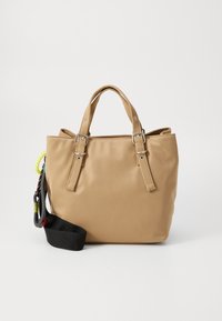 Borsa a tote sintetica color tan con doppi manici superiori, hardware argentato e tracolla nera removibile, caratterizzata da accenti decorativi colorati sui lati.