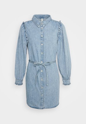 ONLY Petite ONLHARLOW LIFE DRESS - Vestido de ganga - light blue denim