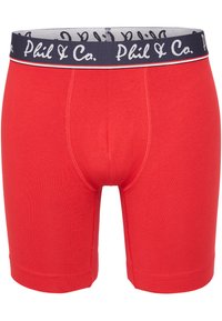 Röda bomullsboxershorts med en kontrasterande marinblå elastisk midjeband som har vit "Phil & Co." branding och en mjuk, slät textur.
