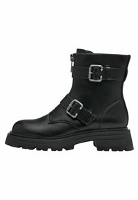 Bottines en cuir noir avec des sangles à double boucle, une fermeture éclair latérale et une semelle en caoutchouc épaisse. Elles présentent un bout arrondi et une finition texturée.