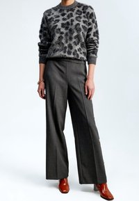 LOLA CASADEMUNT Stickad tröja - grey