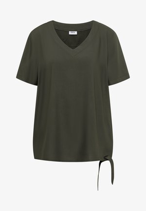 Blouse vert olive à manches courtes et col en V, avec un petit lien sur le côté à l'ourlet et une coupe droite.
