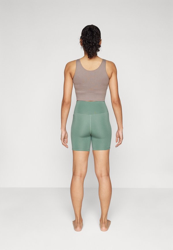 SCRIPT HIGH RISE SHORT - Leggings3