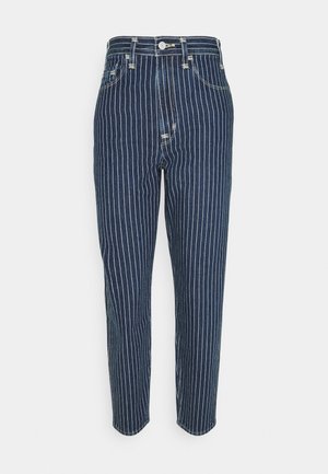 Jeans dżinsowe z pionowymi białymi paskami. Wysoki stan, pięć kieszeni i postrzępione wykończenie. Ciemnoniebieski kolor i teksturowany materiał.