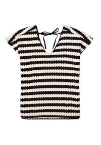 Top de punto a rayas en blanco y negro, con escote en V y mangas cortas tipo cap sleeve. Patrón texturizado con un detalle de lazo en la parte posterior.