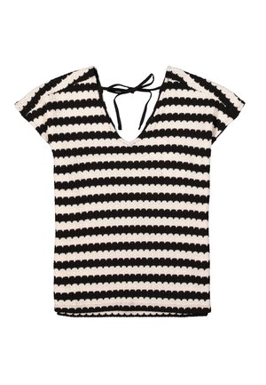 Top de punto a rayas en blanco y negro, con escote en V y mangas cortas tipo cap sleeve. Patrón texturizado con un detalle de lazo en la parte posterior.