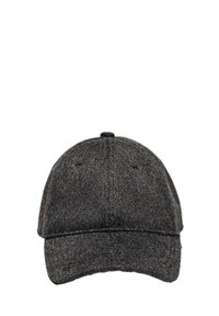 Donkergrijze wollen baseballcap met een afgeronde kroon, gestikte klep en ventilatiegaten. Gladde textuur met subtiele kleurvariaties.