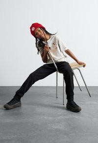 Converse WINTER HOLIDAY TEE - Nyomott mintás póló - grey heather