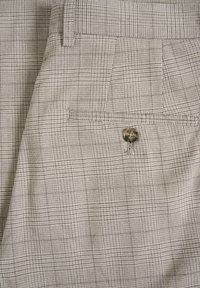 Thumbnail Image 6
