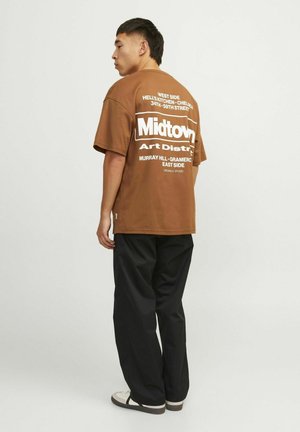 JORURBAN EDGE GRAPHIC TEE SS CN SN - Apdrukāts T-krekls - mocha bisque