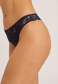 Hanro MOMENTS - String - deep navy