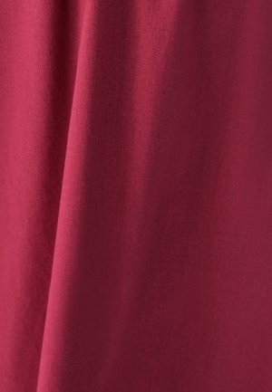 Bordeauxrot Baumwollstoff mit glatter Textur, der ein dezentes Melange-Muster und einen weichen Fall zeigt. Keine sichtbaren Nähte oder Verzierungen.