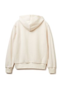 Sudadera crema con una tela texturizada, que cuenta con capucha y puños y dobladillo acanalados. La parte trasera es lisa, sin ningún diseño o acento adicional.