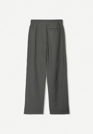 Pantaloni largi de culoare gri închis, dintr-o țesătură texturată, cu un singur buzunar la spate și o croială relaxată.