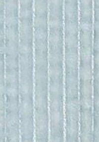 Tissu gris clair avec des lignes verticales cousues régulièrement espacées créant un motif rayé subtil.