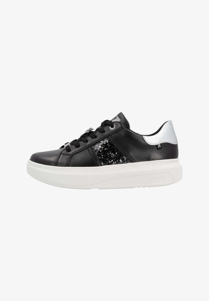 Schwarze Kunstleder-Sneaker mit glitzerndem schwarzen Seitenpanel, weißer Sohle und silbernem Akzent an der Ferse. Runde Zehenform und schnüren Design.