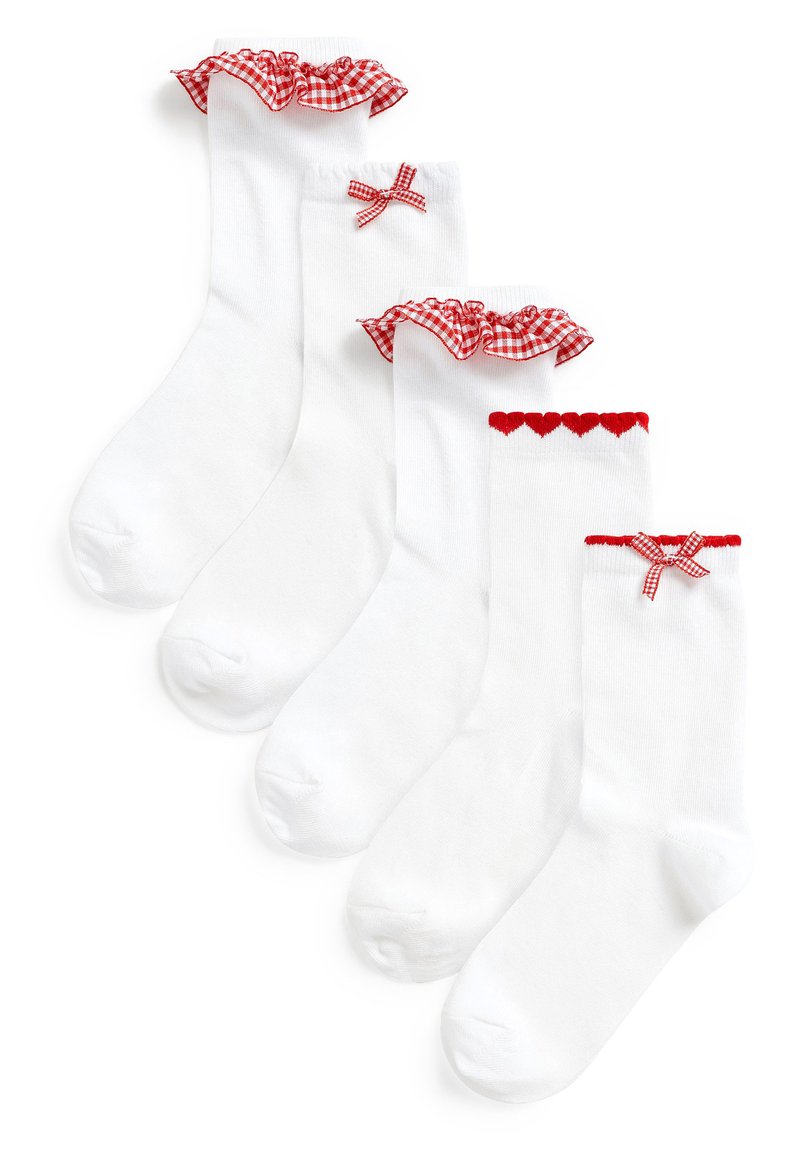 Fünf Paare weißer Socken mit roten Gingham-Rüschen, Schleifen und Herzmustern. Aus Baumwollmaterial mit unterschiedlichen Höhen und Designs.