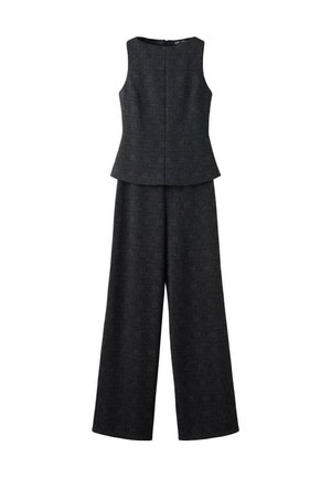 Haut sans manches texturé gris foncé avec un col rond assorti à un pantalon large sur fond blanc.