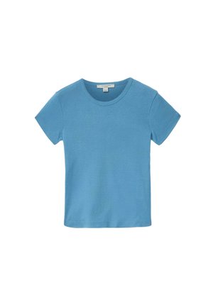 Blå kortærmet crew neck t-shirt i bomuld med lige kant og et lille stofmærke inde i halsudskæringen.