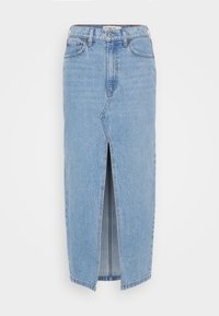 Gonna di jeans azzurro chiaro con spacco frontale, vita alta, design a cinque tasche e passanti per cintura. Tessuto strappato con zone scolorite.