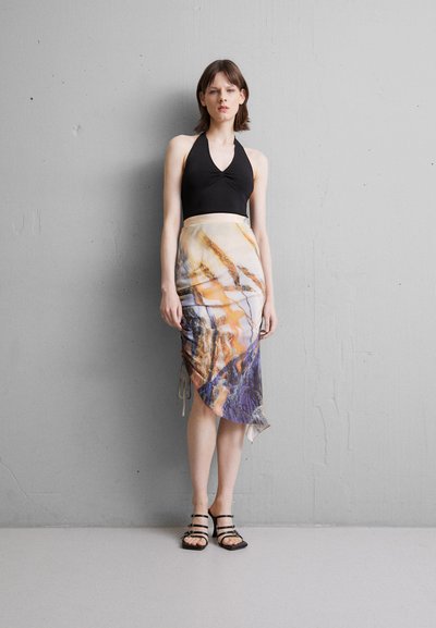 Materiel DIAGONAL GATHERED SKIRT - Pliiatsseelik - golden hour