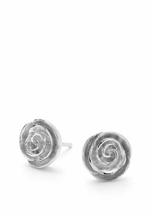 Pendientes de plata en forma de rosas estilizadas con diseño de pétalos en espiral, sobre un fondo blanco liso.