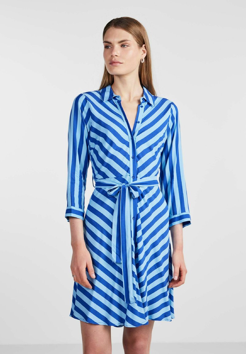 YAS YASSAVANNA 3/4 SHORT SHIRT DRESS - Tričkové šaty - surf the web