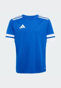 Camiseta atlética azul hecha de tejido transpirable, con rayas blancas en las mangas y un logo de Adidas en la parte frontal izquierda.
