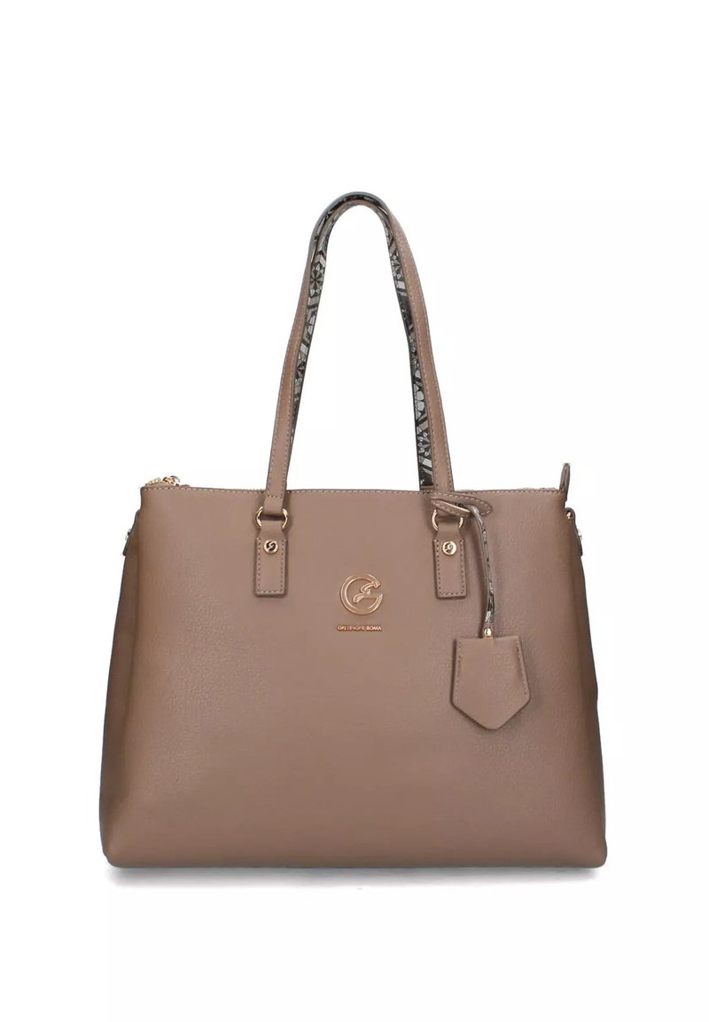 Borsa in pelle taupe con doppi manici, emblema dorato e etichetta decorativa, con una fodera interna a motivo sui bordi dei manici.