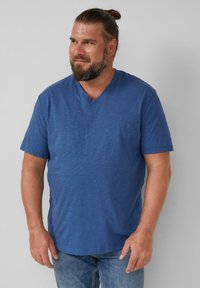 Koszulka T-shirt z krótkim rękawem i dekoltem w serek, w melanzowym odcieniu średniego niebieskiego, o luźnym kroju, z delikatną fakturą i zaokrąglonym dołem.