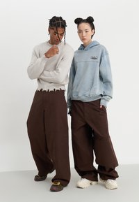 YOURTURN UNISEX - Calças - brown
