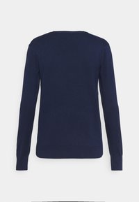 Pull bleu marine à manches longues vu de dos avec un col rond et une texture tricotée unie.