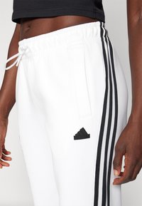 adidas Sportswear Donji dijelovi trenirke - white