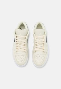 Jordan AIR JORDAN 1 - Sapatilhas - coconut milk/black/white