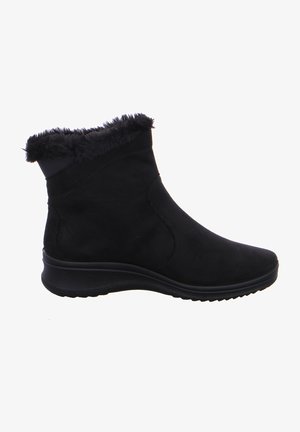 Schwarze Wildleder-Ankle-Boots mit einem Kunstfellbesatz an der Oberkante, runder Zehenpartie und einer strukturierten Gummisohle für Grip und Komfort.