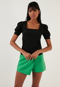 LELA SLIM FIT - Palaidinė - black