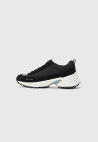 - Sneakersy niskie