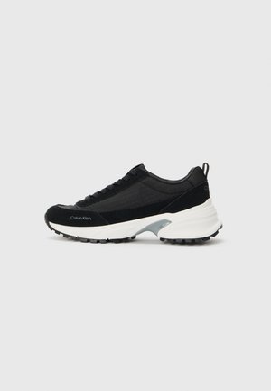 Trainers - black