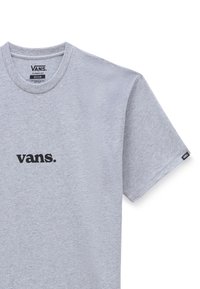 Grå bomullströja med klassisk rund halsringning, korta ärmar och en svart "vans." logotyp tryckt på framsidan. Lapp på sidan.
