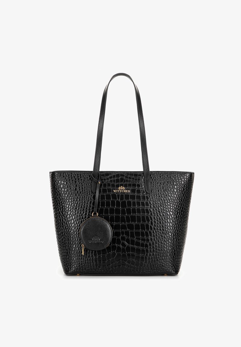 Czarna torebka tote z imitacji krokodylej skóry z dwoma długimi uchwytami i odpinaną okrągłą kieszonką na monety; wyróżnia się złotym logo.