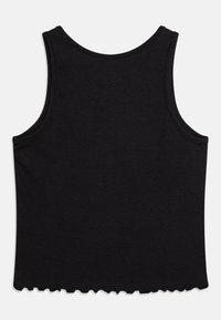 Zwarte geribde tanktop met een gekarteld zoom, met brede armsgaten en een ronde halslijn. Gemaakt van rekbare stof voor comfort.