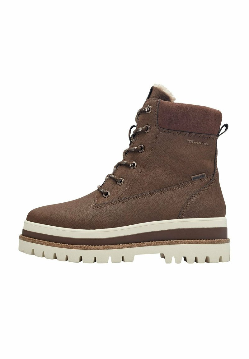 Bruine veterschoenen tot de enkels met textuurleer, een nepbont kraag, zilverkleurige hardware en een stevige witte rubberen zool.